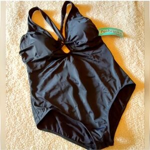 🌺 NWT Black Penbrooke One Piece Swimsuit